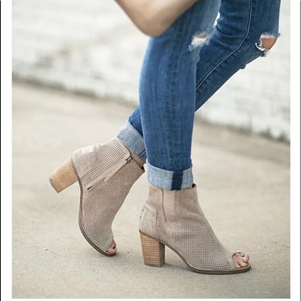 Tom’s Majorca peep toe bootie desert taupe suede perforated leaf